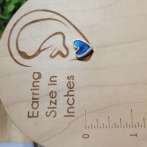 🔥LAST PAIR🔥 Blue Heart Stud Earrings - Picture 3 of 6